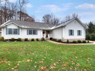 17353 Messenger Rd, Chagrin Falls, OH 44023