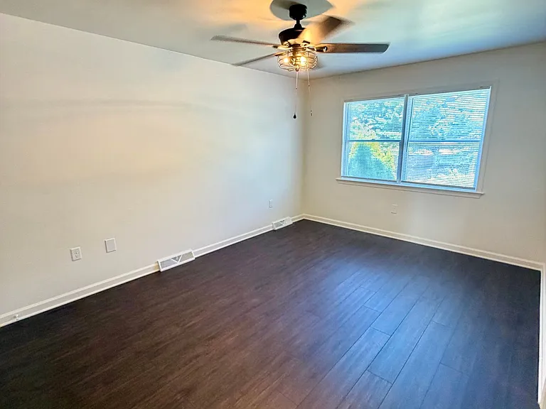 33 Park View Dr — Photo 22