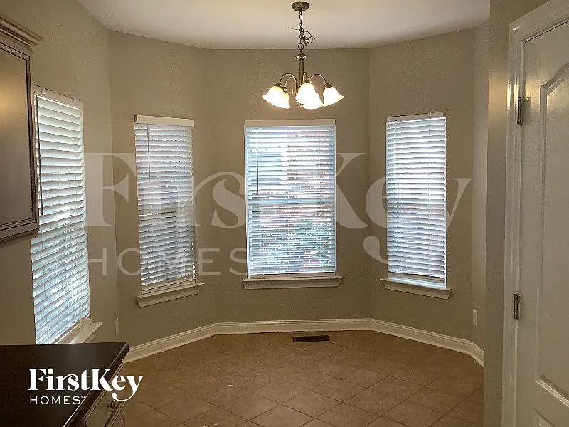 3 bed, 2.5 bath, 1685 sqft, $2,700 — Photo 4