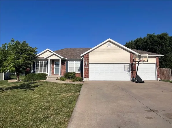 802 Shiloh Dr, Raymore, MO 64083