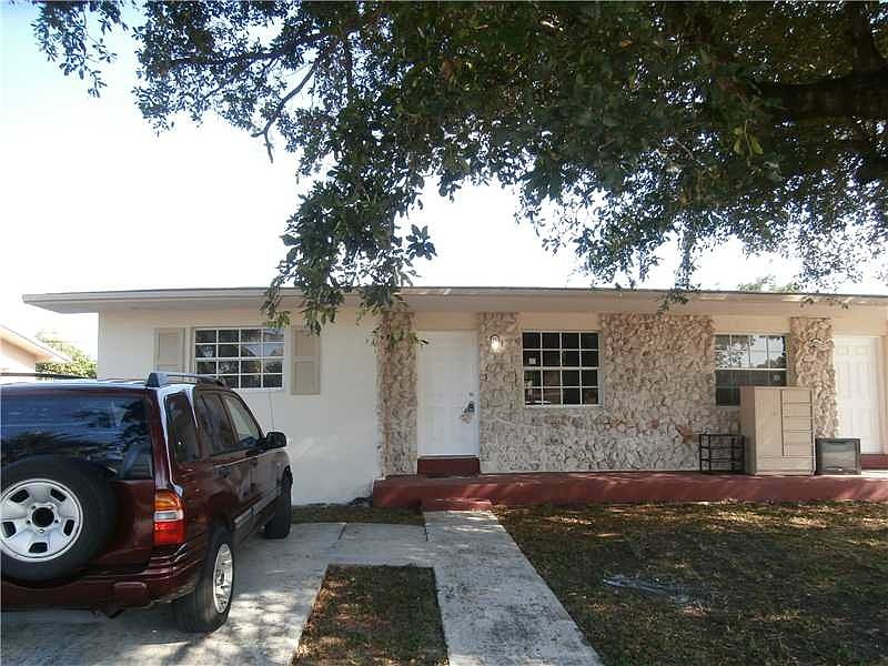 2nd image of 1911 SW 99th Ter