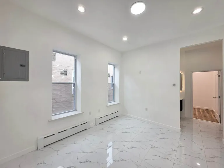 2722 E 26th St #2F — Photo 10