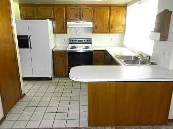 4th image of 4624 NE Dearborn Ave