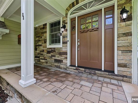 5th image of 84 Woodmere Lane
