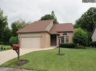 22 Oak Tree Ln, Warren, OH 44484
