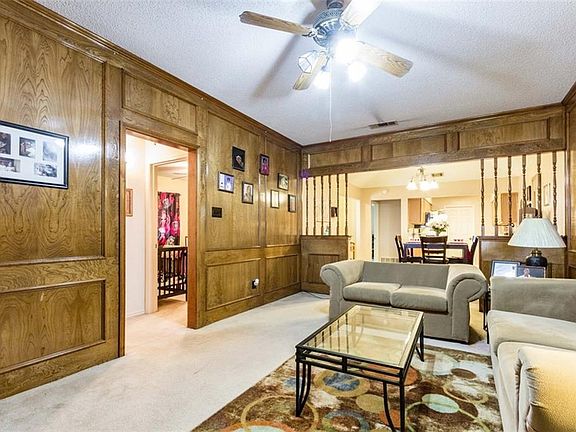 3rd image of 814 Summit Dr