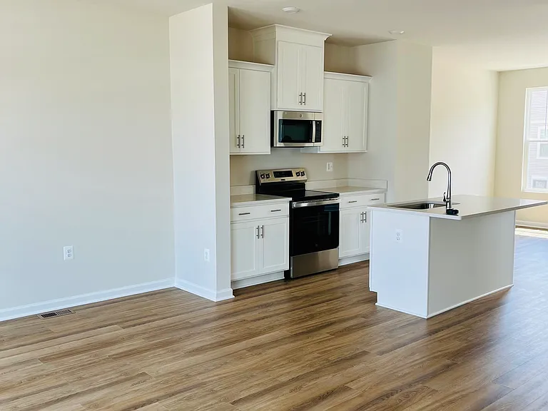 87 Anthem St — Photo 3