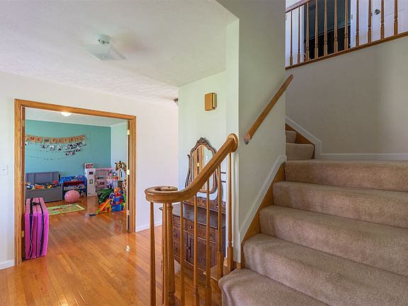 5th image of 372 Kite Hollow Rd