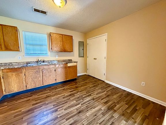 4th image of 1308 Harmony St Unit B