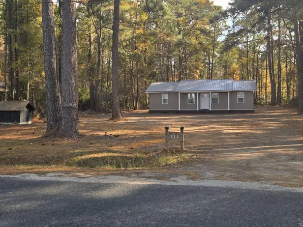 711 Rodeo Dr, Walterboro, SC 29488