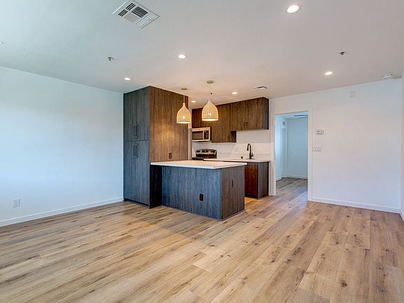 5th image of 1937 Sunset Cir APT 1