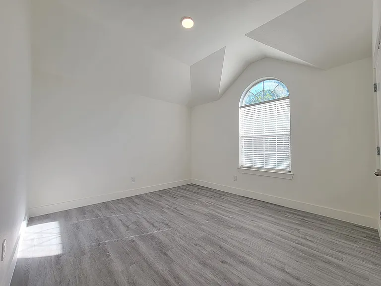 405 Darkwoods Dr — Photo 21