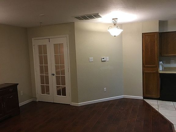 5th image of 9839 Walnut St #104