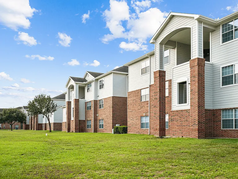 Shadow Ridge Apartments — Photo 10