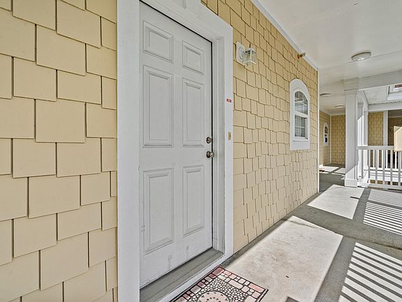 4th image of 110 South Shore Blvd. #303