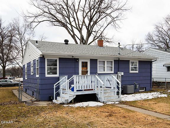 3rd image of 2206 6th Ave N