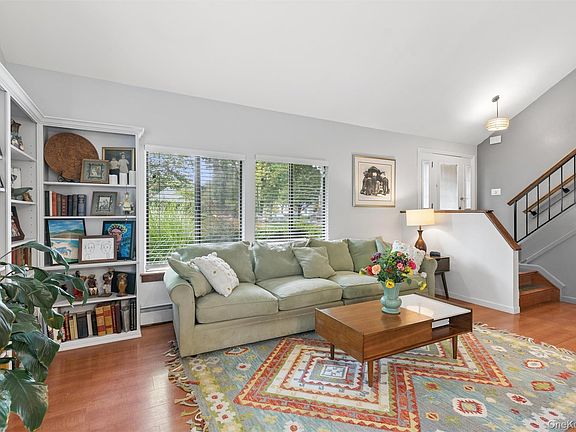4th image of 27 Sugarbush Lane