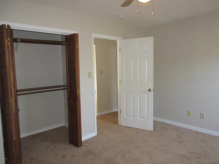 102 Persimmon Ct — Photo 7