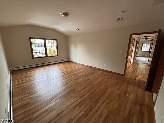 5th image of 254 Phillips Ave