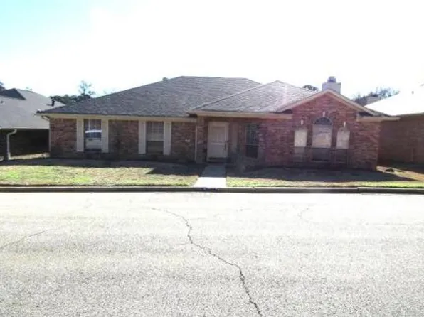 21 Woodland Dr, Longview, TX 75605