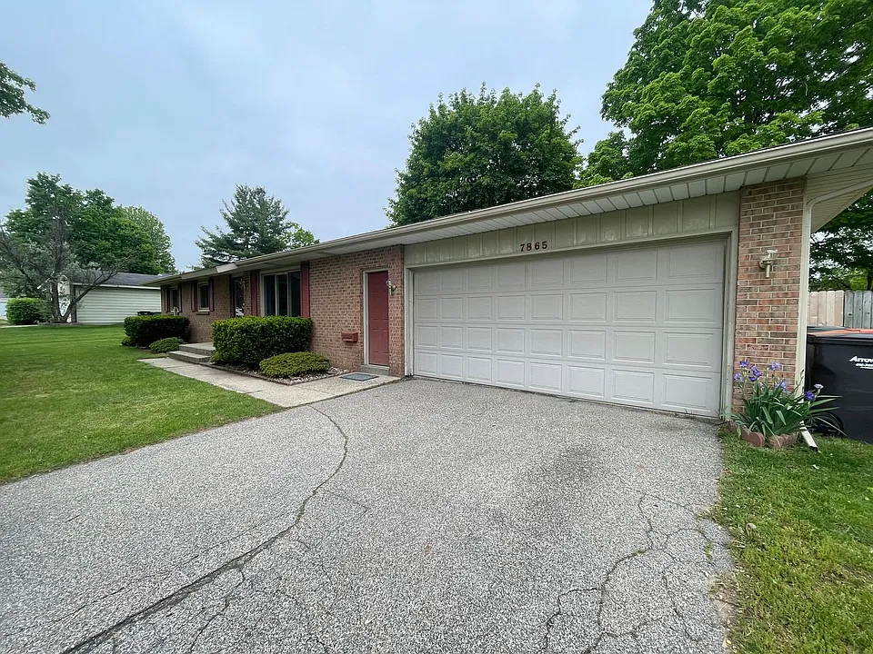 7865 Ridgewood Dr