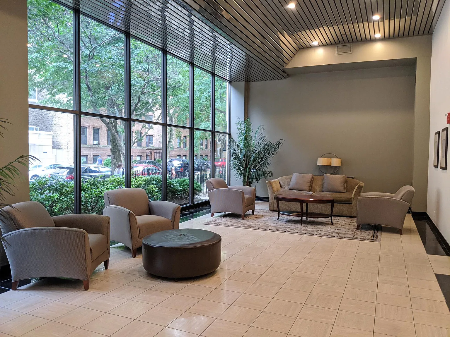 1 bed, 725 sqft, $2,325 — Photo 2