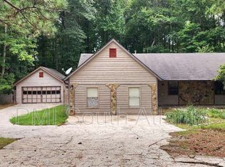 145 Paces Dr, Fayetteville, GA 30215