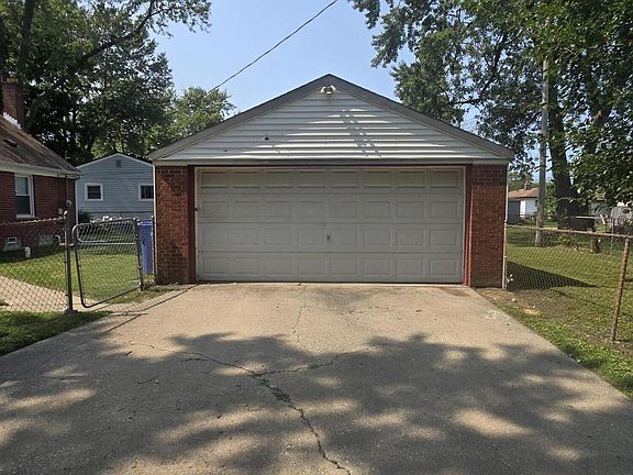 3rd image of 21112 Powers Ave