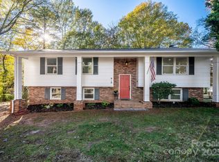 1185 10th Street Place Cir NW, Hickory, NC 28601