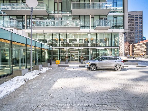 2nd image of 39 Queens Quay E #837