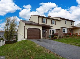 1761 Gravel Hill Dr, Sinking Spring, PA 19608