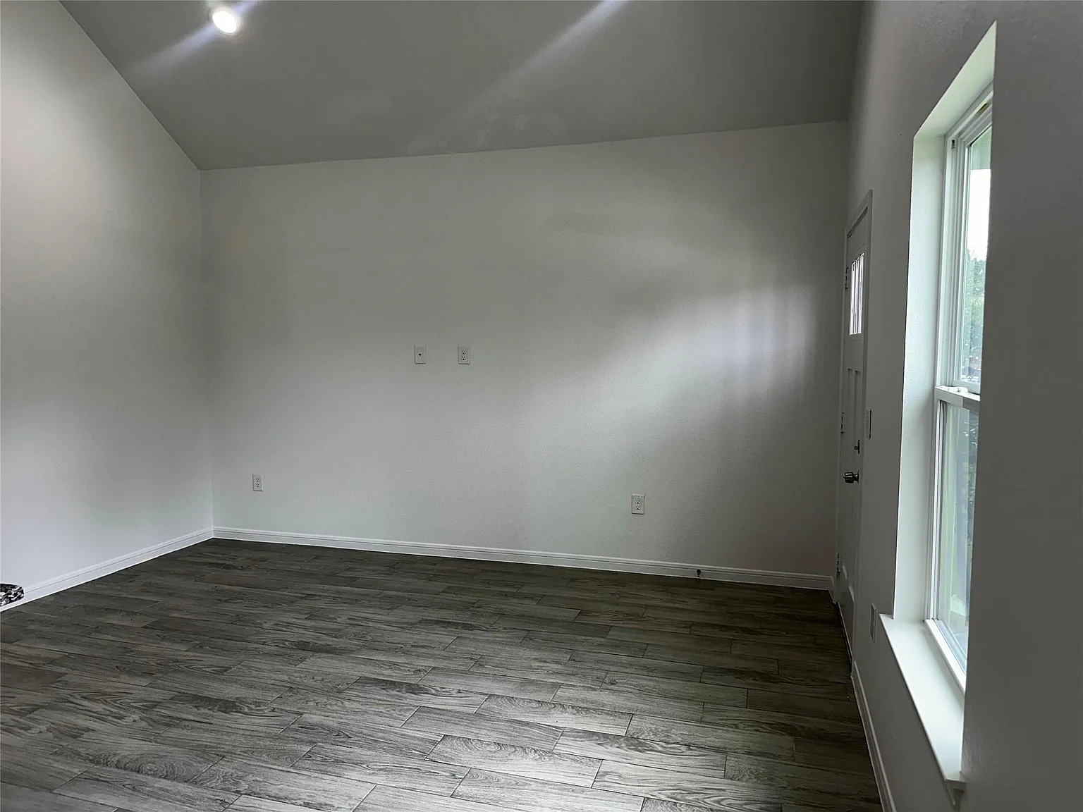 3 bed, 2.0 bath, 1080 sqft, $1,450 — Photo 3