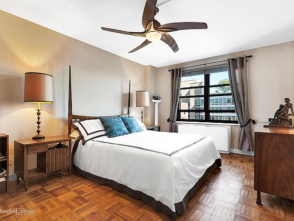 5th image of 201 W 70th St APT 23E