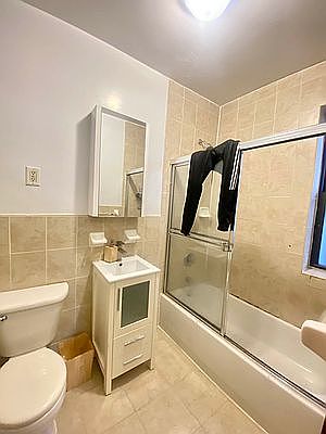 4th image of 315 E 73rd St #Xi