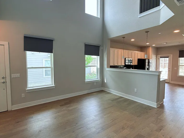 11216 Gadsen Ln — Photo 8