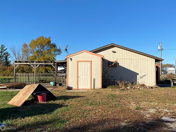 5th image of 303 E North St