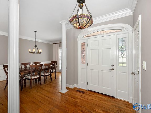 3rd image of 2949 Hampton Cove Way SE