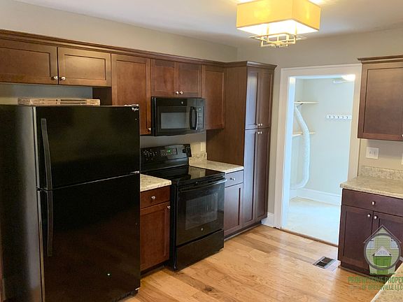 5th image of 19 Skyland Dr