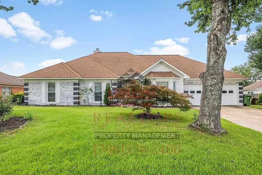 3 bed, 2.5 bath, 2141 sqft, $2,100 — Photo 2