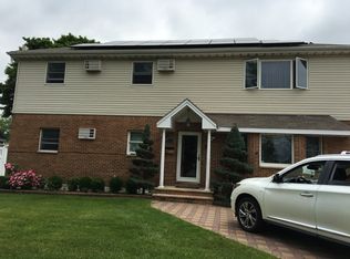 7815 266th St, Glen Oaks, NY 11004