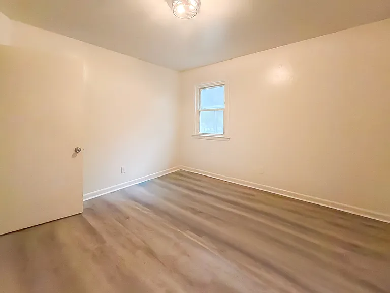 2235 N Whitehill Dr — Photo 4