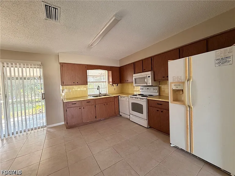 18433 Iris Rd — Photo 4