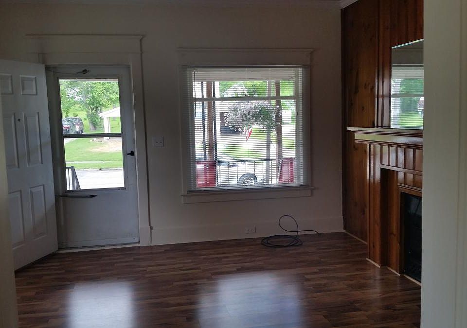 1st image of 422 Lawrence Ave