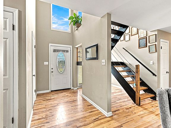 5th image of 901 Heather Ln