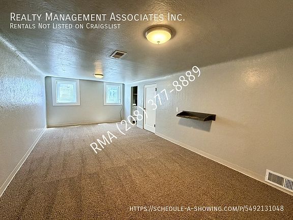 3rd image of 123 S Holly St Unit B
