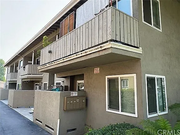 100 S Grand Oaks Ave #3A — Photo 2