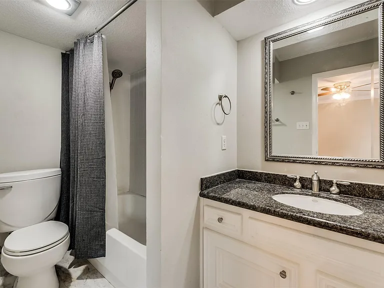 1300 Augusta Dr #28 — Photo 14