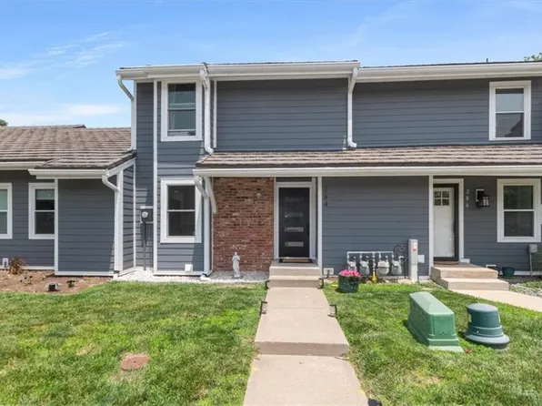 284 NE Bayview Dr, Lees Summit, MO 64064
