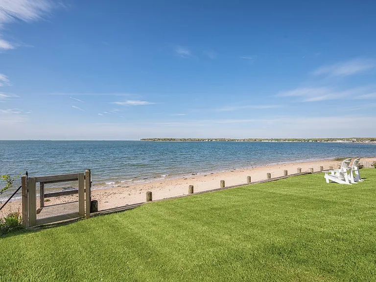 4 Peconic Rd — Photo 10