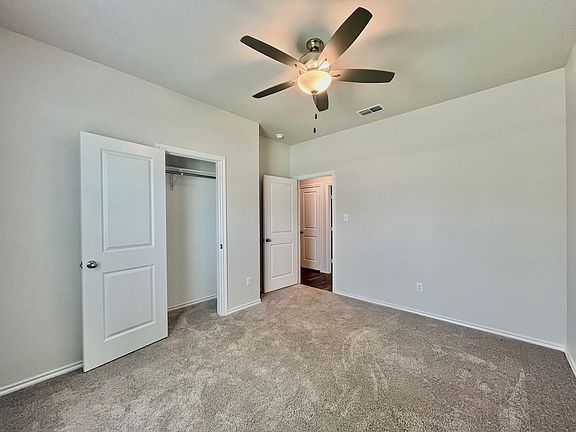 5th image of 202 S Rainbow Dr